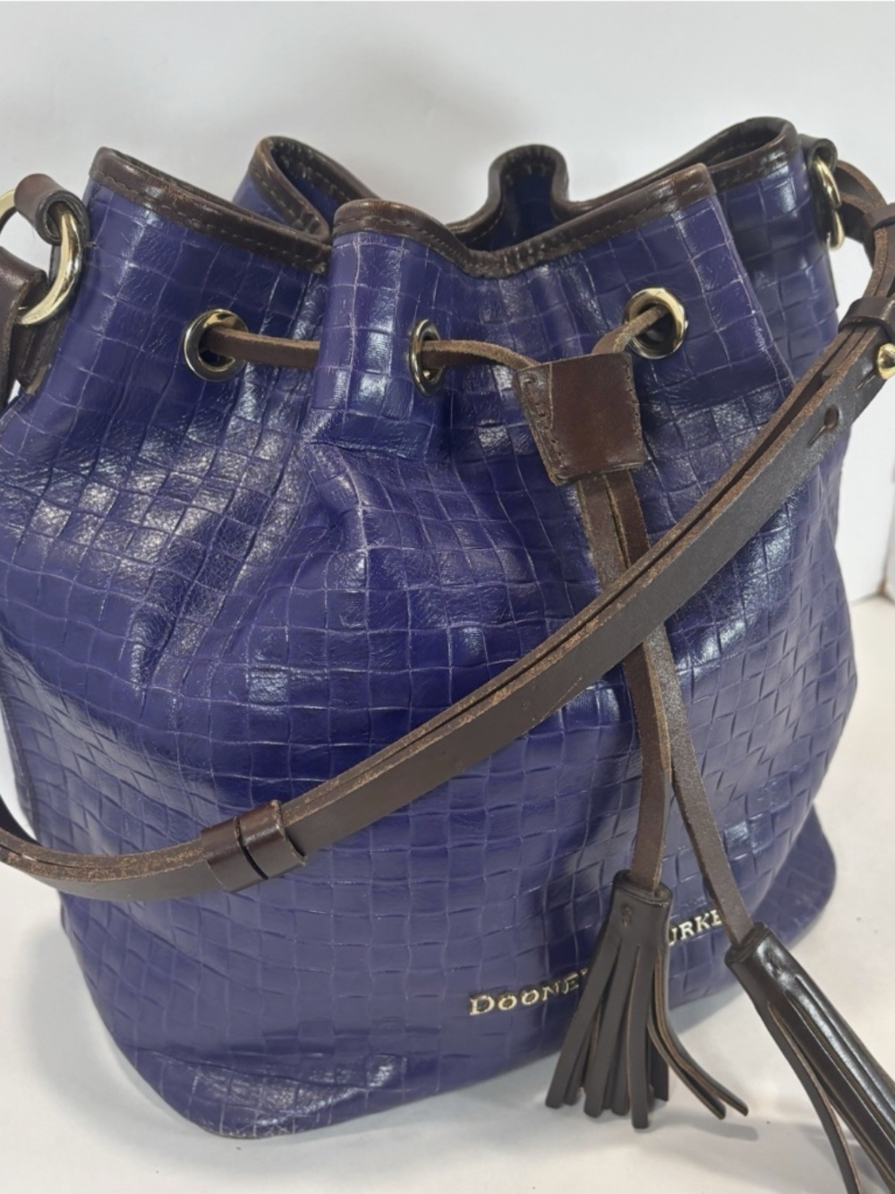 Dooney & Bourke Blue Croc Embossed Drawstring Shoulder Bag Purse Woven Leather - Picture 2 of 8